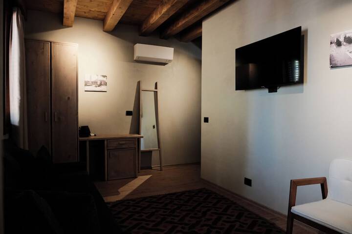 Room 30 of 93