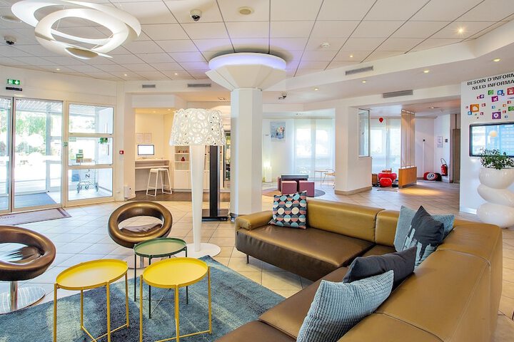 Entrance & Lobby