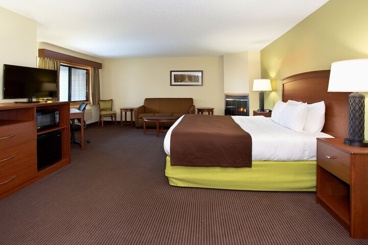 1 King Bed Suite (4 of 17)