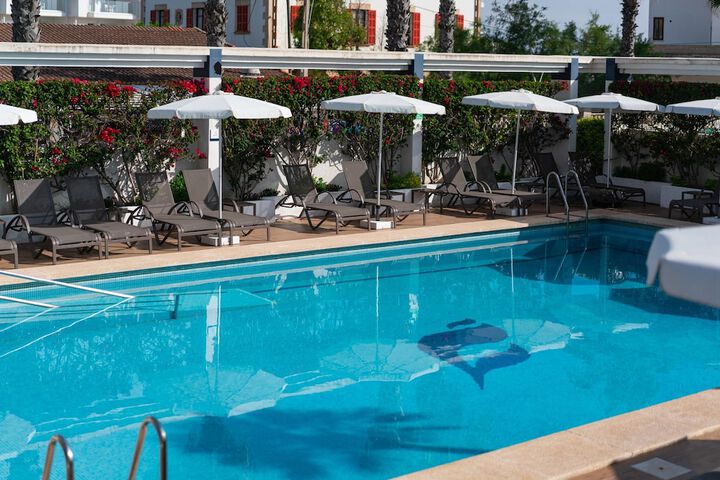 Hotel Pool