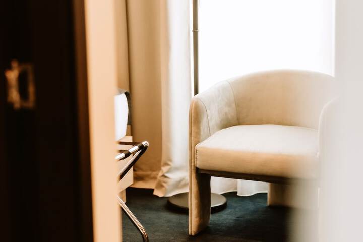 Room 28 of 62