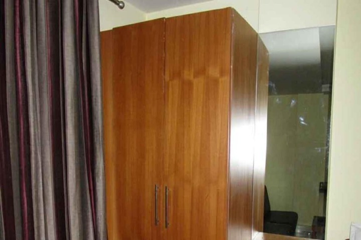 Room 11 of 36
