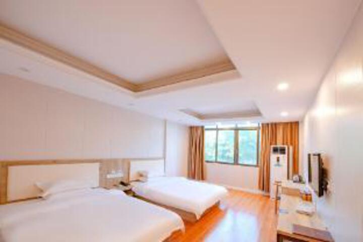 Room 21 of 21