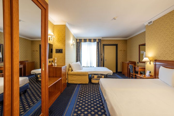 Room 16 of 32