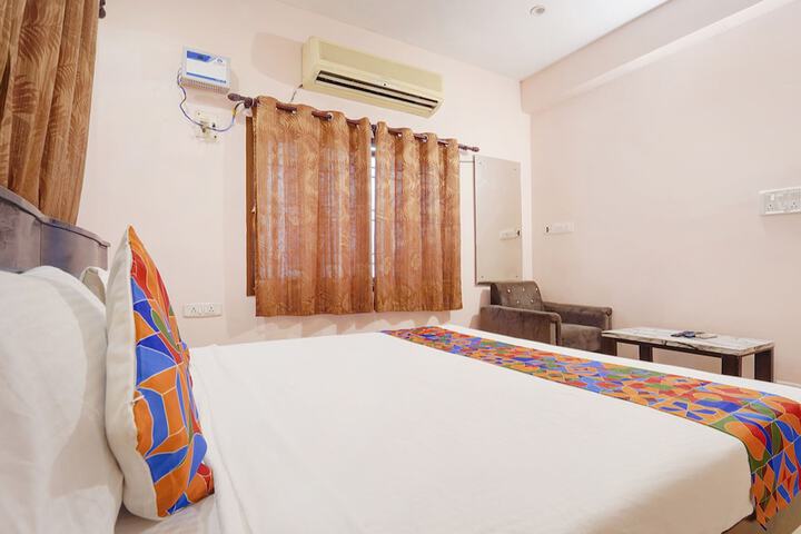 Room 13 of 25