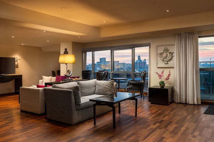 Lounge 171 of 214