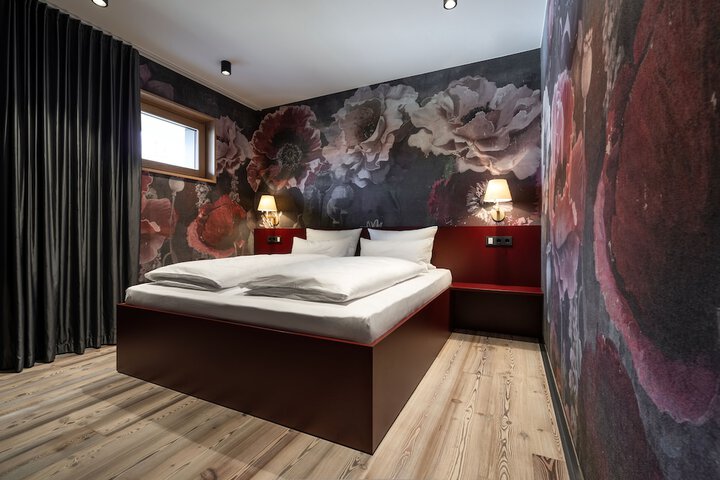 Room 12 of 173