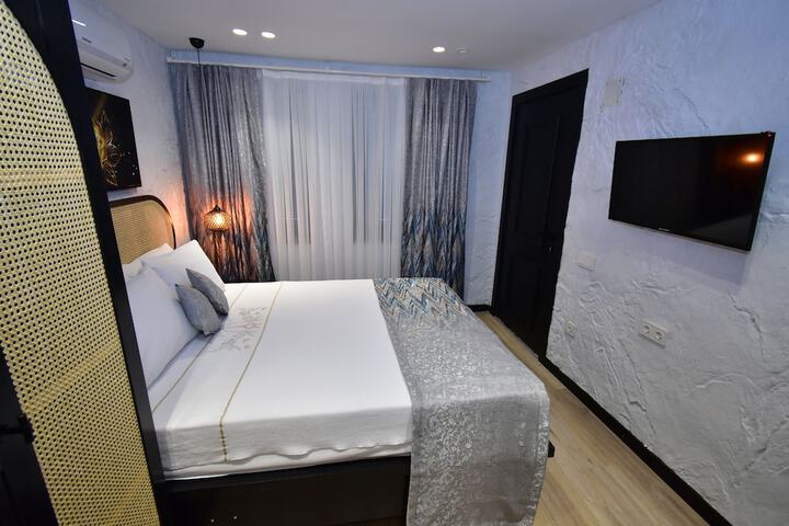 Room 9 of 35