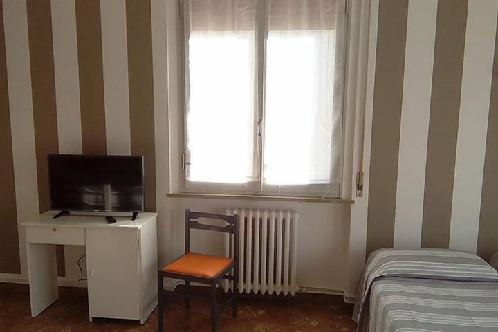 Room 3 of 67