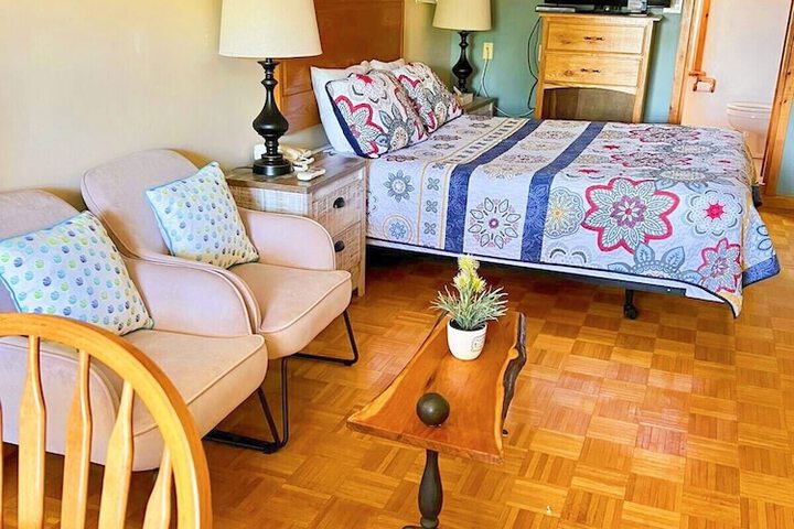 1 Queen Bed (29 of 43)