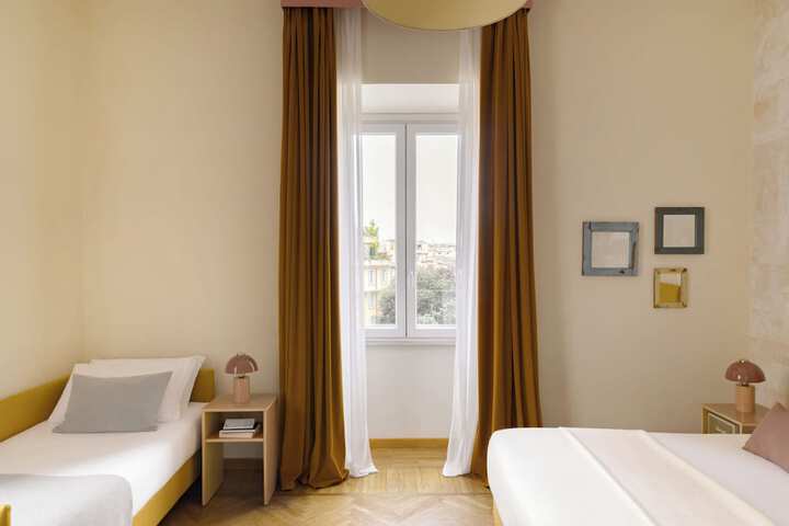Room 32 of 94