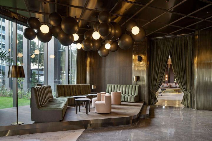 Lounge 166 of 217