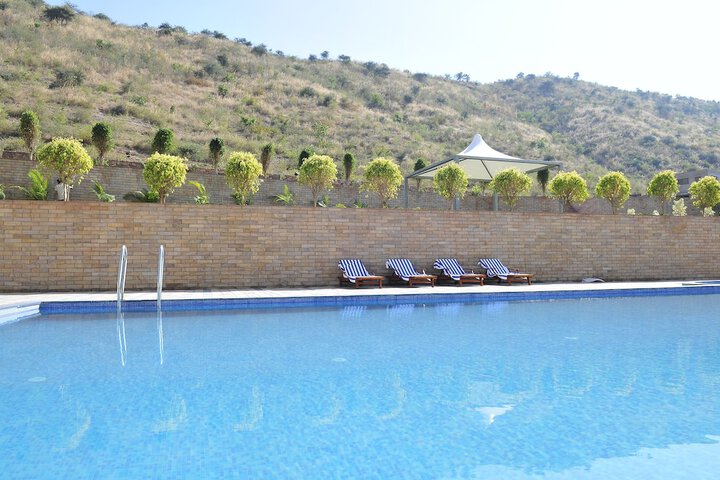 Hotel Pool