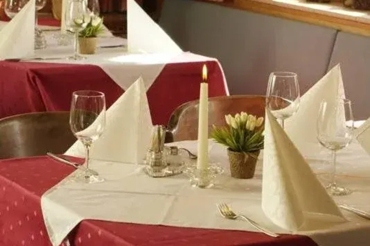 Dining 11 of 16
