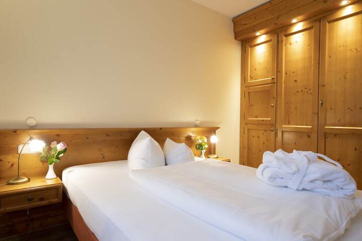 Room 4 of 25