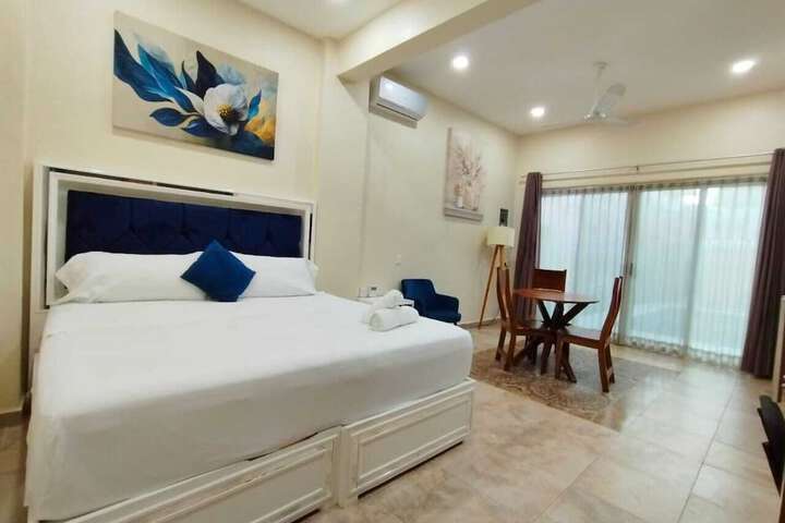 Room 7 of 27