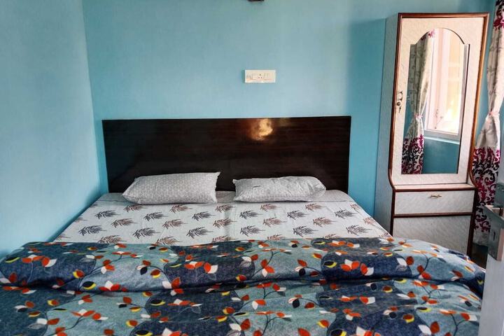 Room 3 of 16