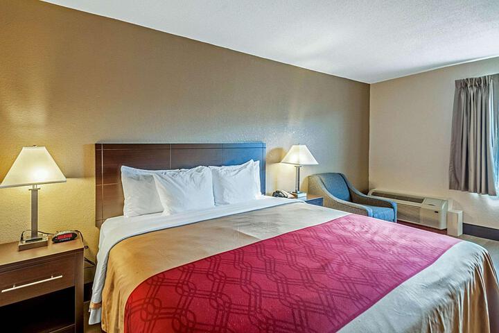 2 Queen Beds (7 of 7)