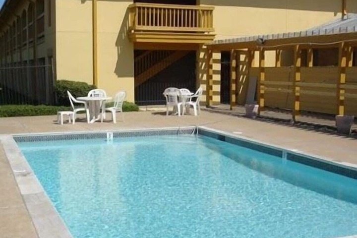 Pool 20 of 40