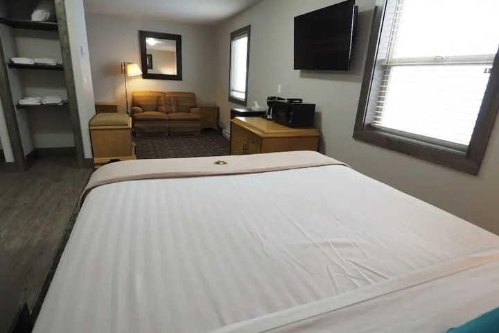Room 4 of 15