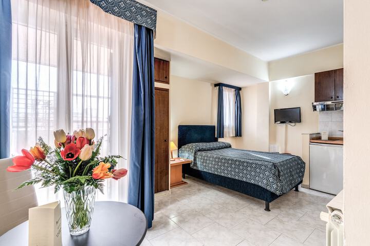 Room 9 of 37