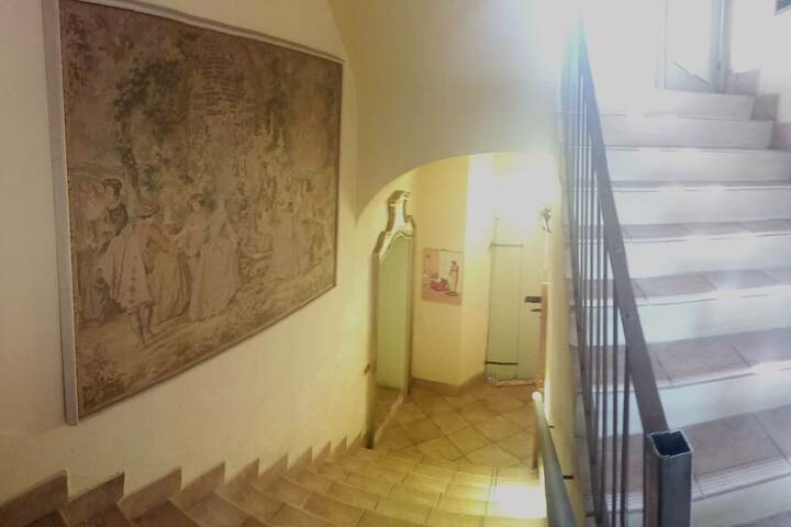 Room 9 of 32