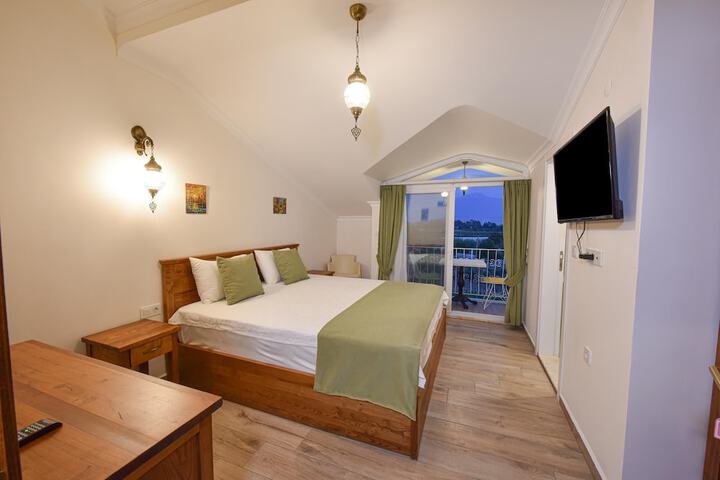 Room 2 of 73
