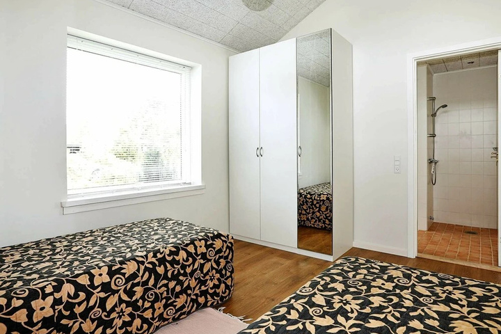 Room 5 of 13