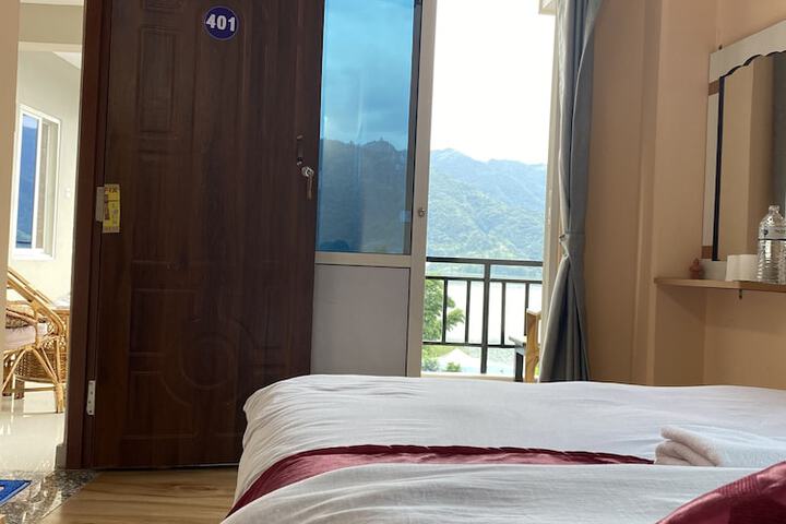 Room 4 of 14