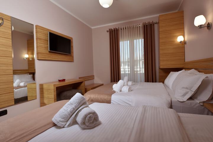 Room 12 of 121