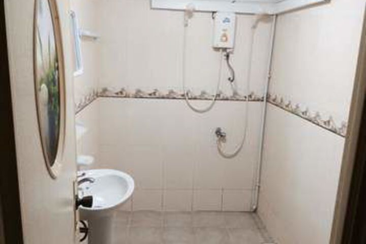 Room 4 of 68