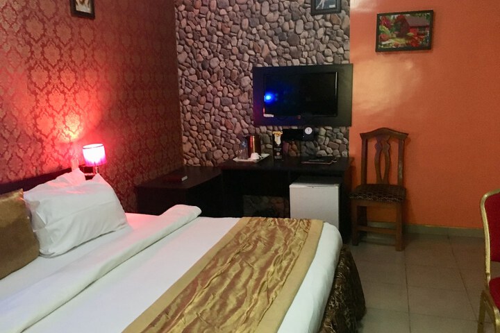 Room 6 of 24