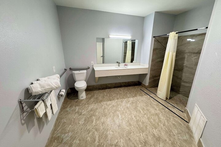 1 King Bed - Free WiFi, Microwave, Refrigerator, Coffeemaker Free Continental Breakfast (1 of 18)