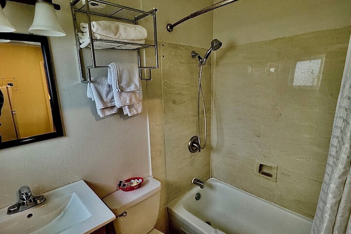 Room 37 of 39