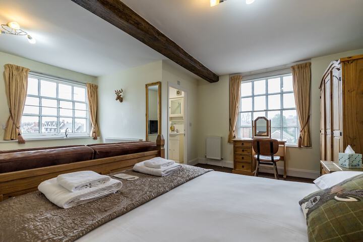 Room 9 of 29