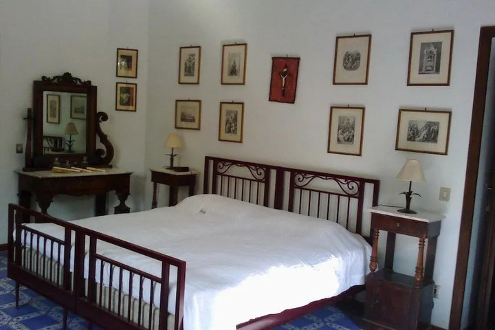 Room 3 of 12