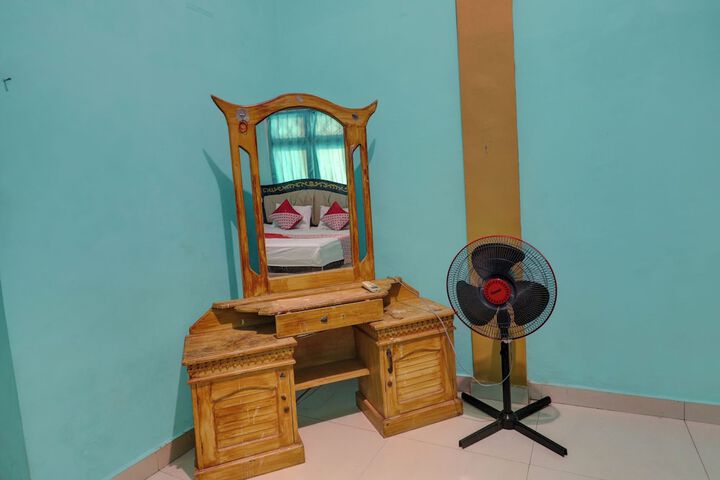 Room 17 of 27