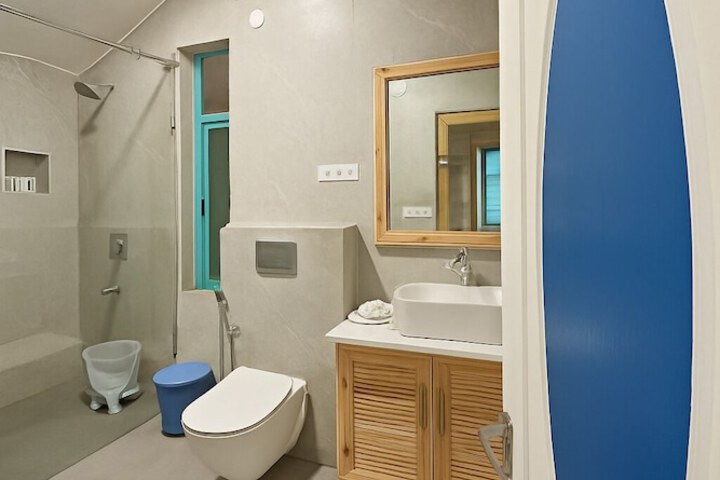 Room 42 of 99