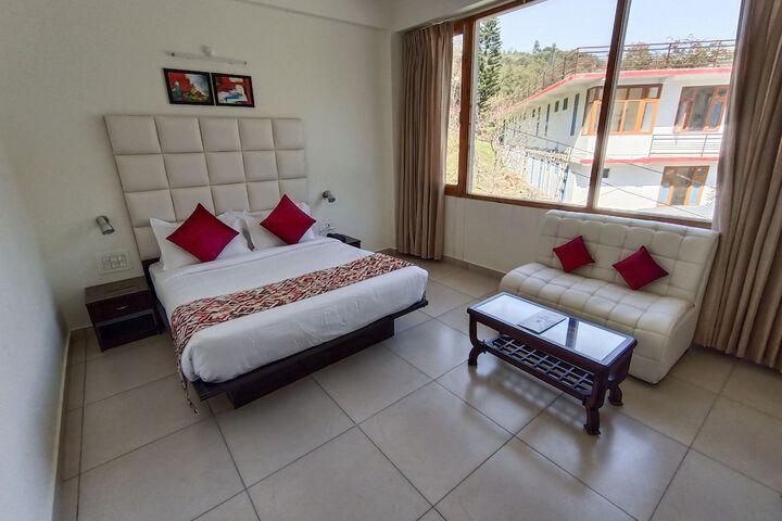 Room 4 of 12