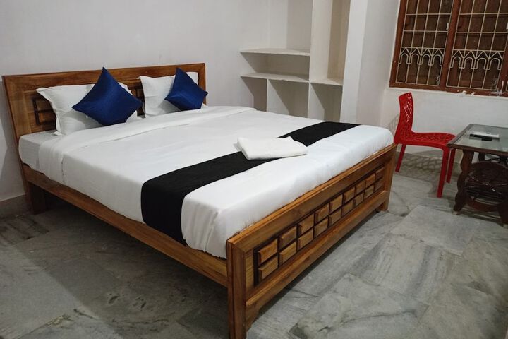 Room 9 of 13