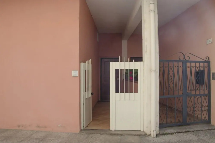 Room 10 of 16