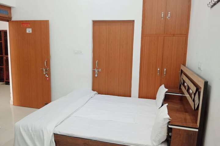 Room 3 of 13