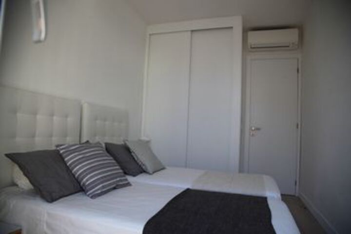Room 12 of 28