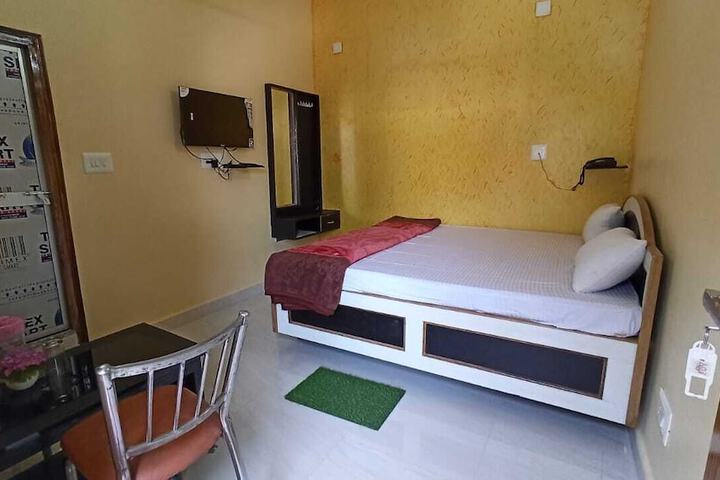 Room 6 of 18