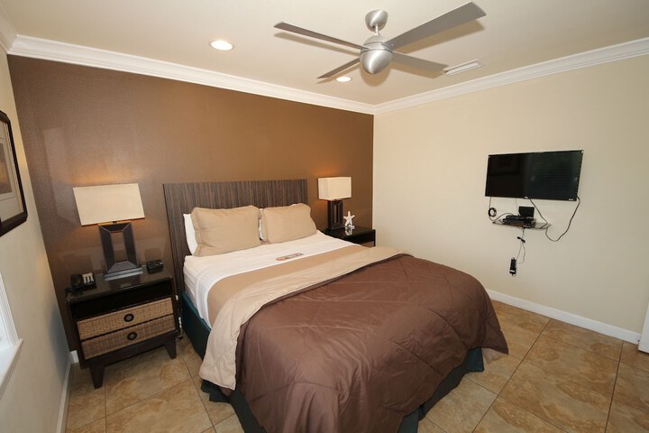 Room 6 of 72