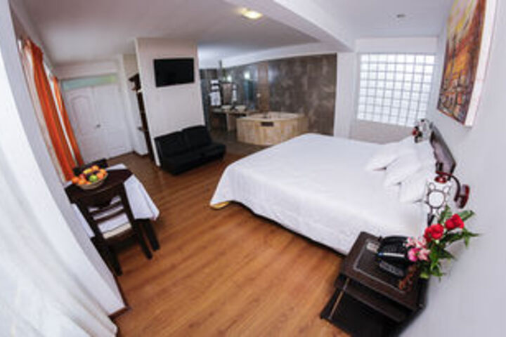 Room 13 of 34