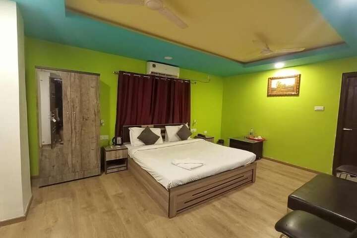 Room 7 of 10