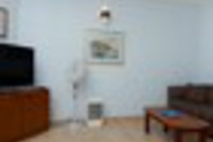 Room 11 of 24