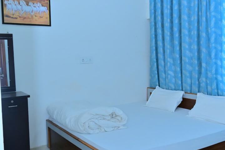 Room 6 of 14