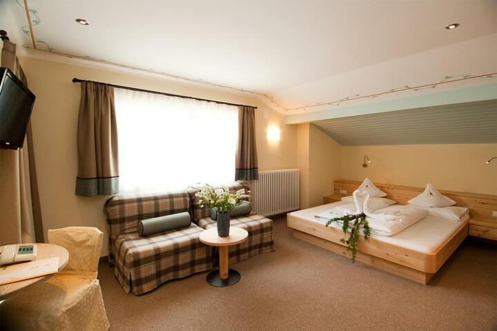 Room 10 of 12